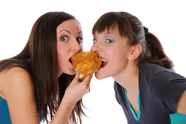 Dikke en dunne meisjes eatting — Stockfoto