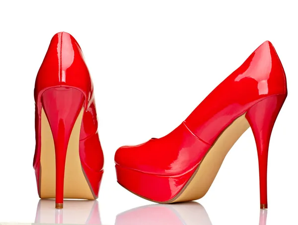 Красные туфли на высоком каблуке — стоковое фото