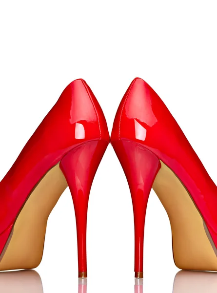 Красные туфли на высоком каблуке — стоковое фото