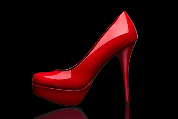 Czerwone buty na wysokim obcasie — Zdjęcie stockowe