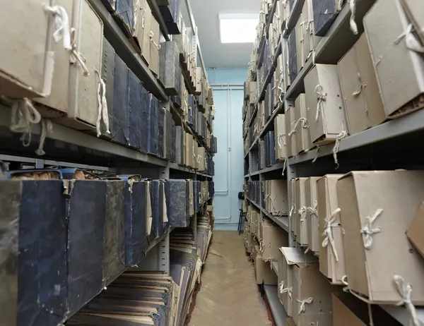 Stare dokumenty archiwalne pliku w przechowalni — Zdjęcie stockowe