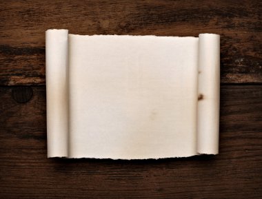 ahşap kıvrılmış kaydırma not kağıdına buruşuk