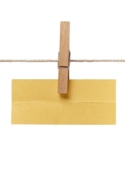 Μανταλάκια και Σημείωση χαρτί στα ρούχα γραμμή σχοινί — Φωτογραφία Αρχείου