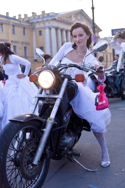 Νύφη με μοτοσικλέτα — Φωτογραφία Αρχείου