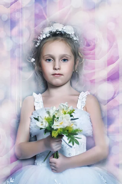 結婚式のドレスの少女 — ストック写真