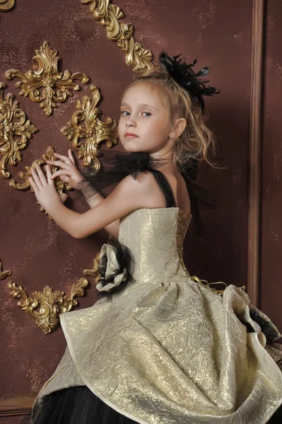 レトロなドレスの少女 — ストック写真