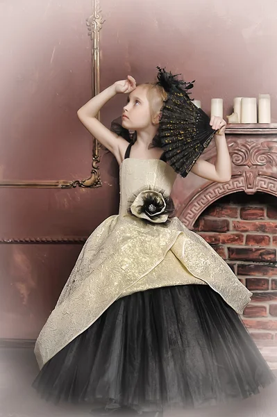 レトロなドレスの少女 — ストック写真