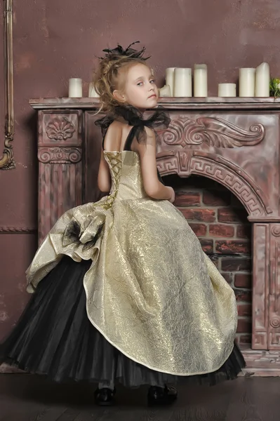 Petite fille dans une robe rétro — Photo