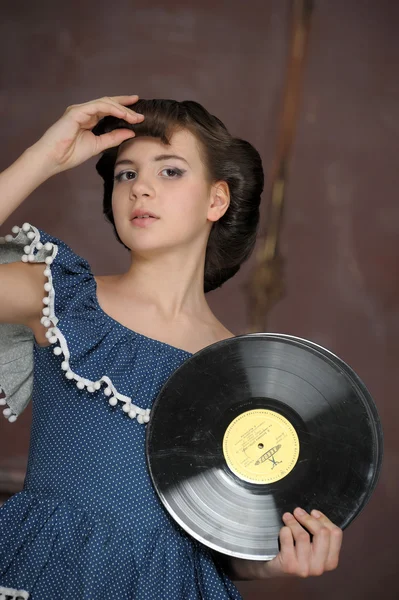 Het meisje met vinyl records — Stockfoto