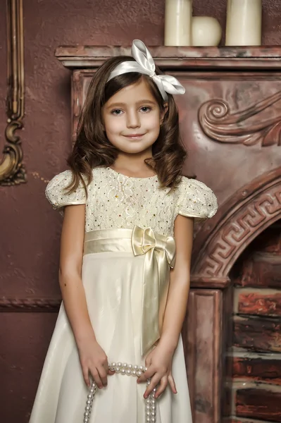 Vintage portret van een klein meisje — Stockfoto