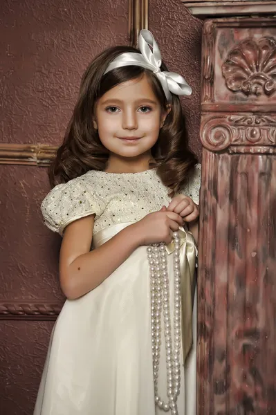 Vintage küçük bir kızın portresi — Stok fotoğraf