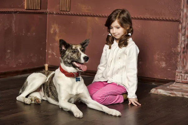 Sztuka portret dziewczynki z psem — Zdjęcie stockowe