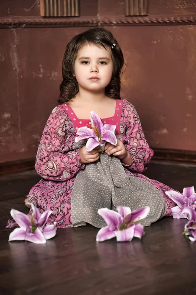 The girl with lilies — Stock Photo, Image