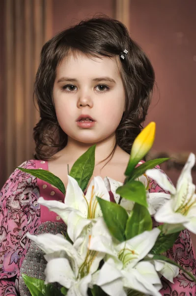Das Mädchen mit den Lilien — Stockfoto