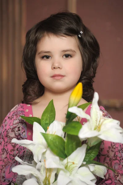 Dívka s liliemi — Stock fotografie