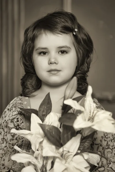 Flickan med liljor — Stockfoto