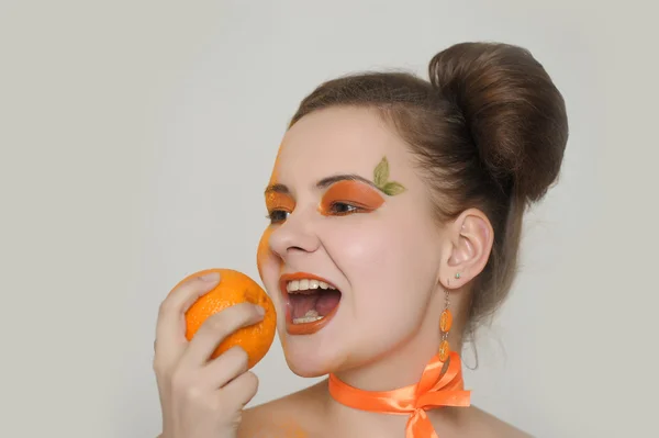 Pomarańczowa dziewczyna — Zdjęcie stockowe