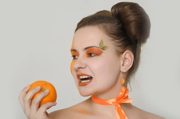 Pomarańczowa dziewczyna — Zdjęcie stockowe