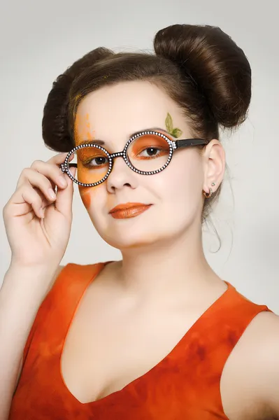 Meisje met creatieve make-up — Stockfoto