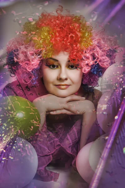 Meisje clown en ballonnen — Stockfoto