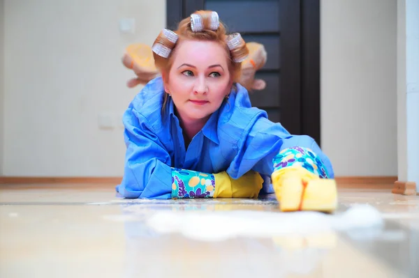 Tired woman cleaning — Stock Photo, Image