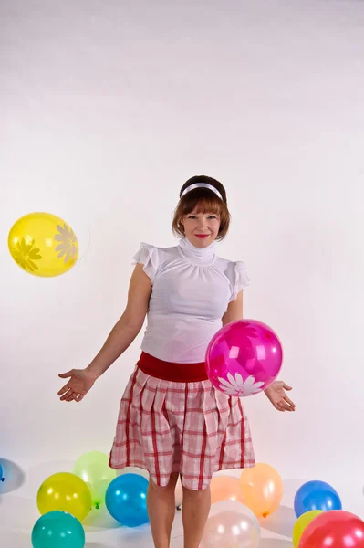 Carino giovane ragazza con palloncini — Foto Stock