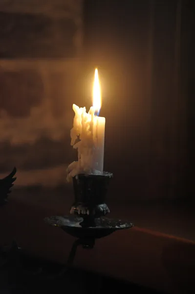 अंधारात मेणबत्ती — स्टॉक फोटो, इमेज