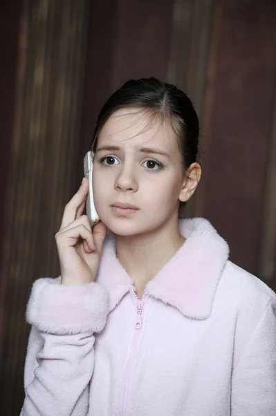 Κορίτσι με τηλέφωνο — Φωτογραφία Αρχείου