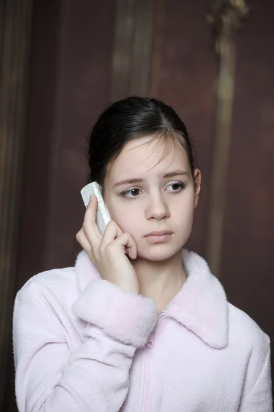 Κορίτσι με τηλέφωνο — Φωτογραφία Αρχείου