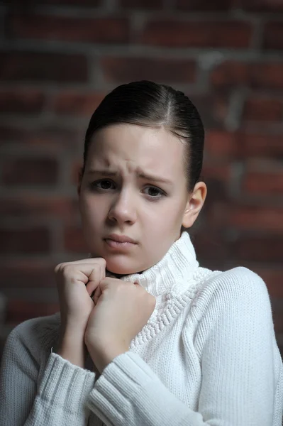 Portret van triest jong meisje — Stockfoto