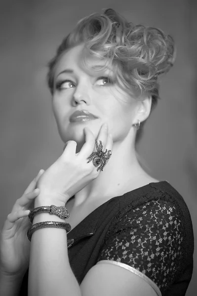 Kobieta biżuterię retro — Zdjęcie stockowe