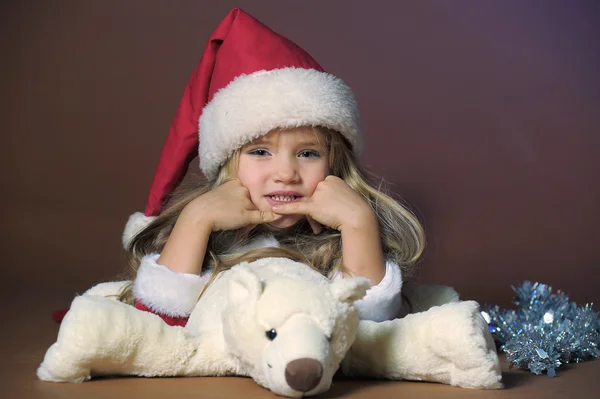 Weihnachtskind mit Teddybär — Stockfoto
