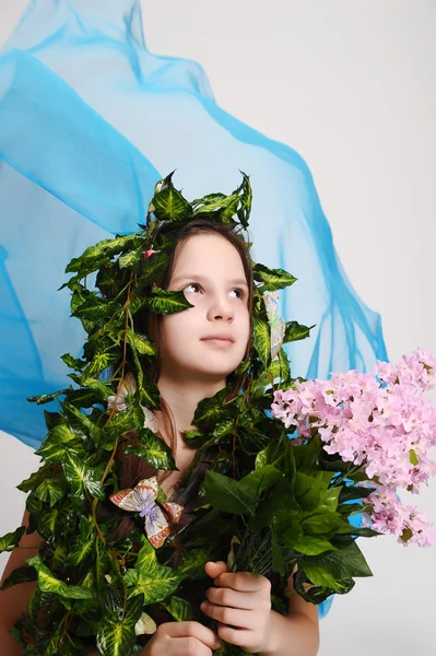 Meisje in voorjaar kapsel — Stockfoto