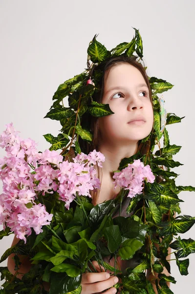 Meisje in voorjaar kapsel — Stockfoto