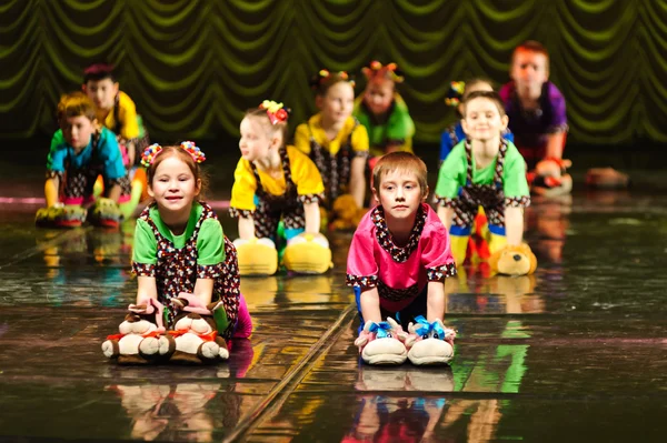 Grupo de danza infantil, Rusia — Foto de Stock
