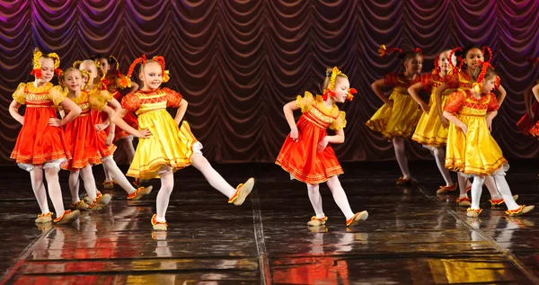 Dětská taneční skupina, Rusko — Stock fotografie