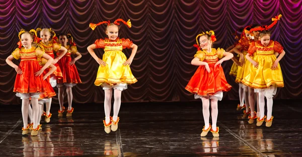 Grupa tańca dla dzieci, Federacja Rosyjska — Zdjęcie stockowe