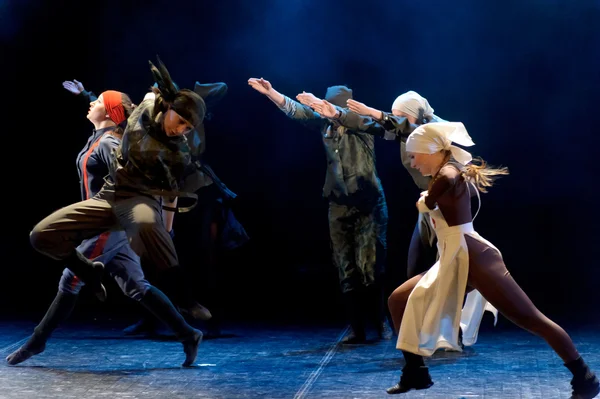 Children's dance ensemble, dansen lenin zo jong in de geest van Sovjet socialistische revolutie, Sint-petersburg, Rusland. — Stockfoto