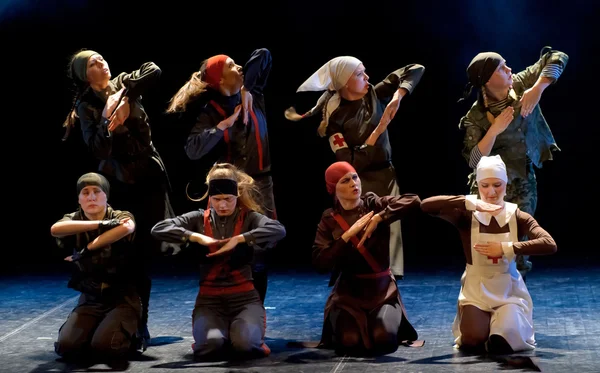 Children's dance ensemble, Dance Lenin so young in the spirit of Soviet Socialist Revolution, St. Petersburg, Russia. — Stock Photo, Image