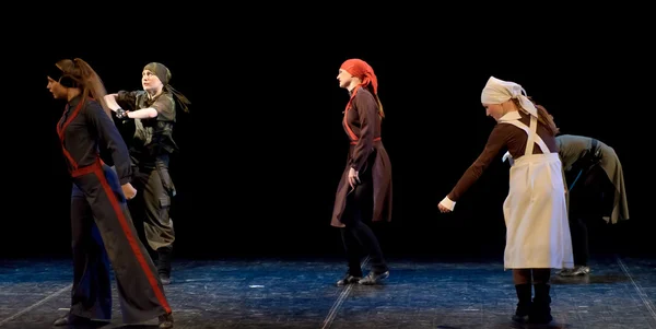 Conjunto de danza infantil, Danza Lenin tan joven en el espíritu de la revolución socialista soviética, San Petersburgo, Rusia . — Foto de Stock