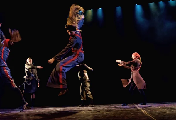 Gyermek Táncegyüttes, tánc lenin olyan fiatal szellemében a szovjet szocialista forradalom, st. petersburg, Oroszország. — Stock Fotó