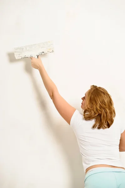 Girl plastering — Stock Photo, Image