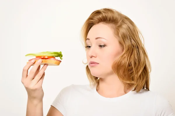 Žena s sendvič — Stock fotografie