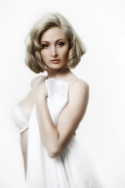 Mooie blonde model in lingerie — Stockfoto