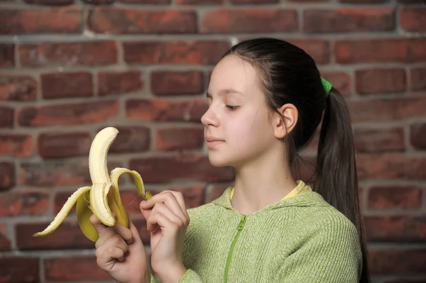 The girl the teenager with banana — Stock Photo, Image