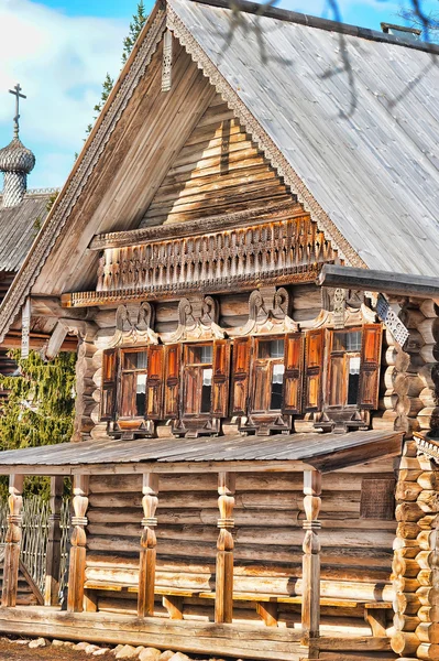 Köyde yaşlanan ahşap şapel — Stok fotoğraf