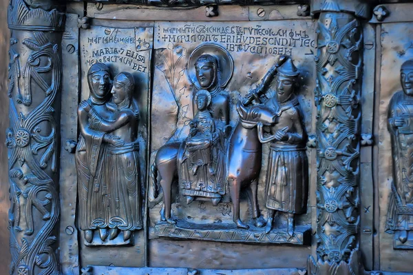 Фрагмент бронзові двері Софійського собору. Революціонер — стокове фото