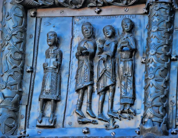 Bronz ajtók, a Szent Sophia katedrális töredéke. Veliky Novgorod — Stock Fotó