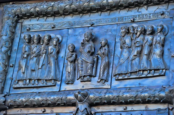 Τμήμα Θωρακίου μπρούτζινες πόρτες του καθεδρικού ναού της Αγίας Σοφίας. Νόβγκοροντ — Φωτογραφία Αρχείου
