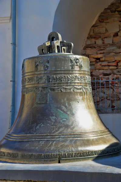 Neděle Sofie zvonice zvon na podstavci. Novgorodský Kreml — Stock fotografie